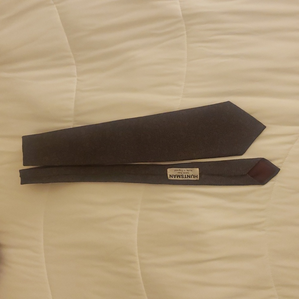 Huntsman Savile Row Hand Made 100% Silk Necktie NavyBurgundy